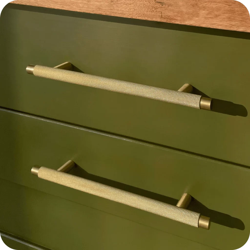 plank-hardware-cabinetry-kepler-knurled-t-bar-handle-brass