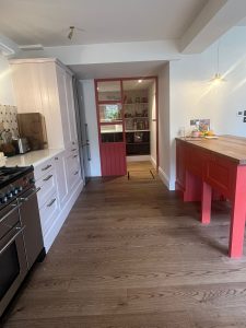 Completed kitchen in porcelain and fuscia island
