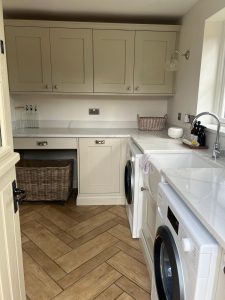 Beau Bijou design. Utility room with freestanding appliances, Belfast sink and quartz worktops
